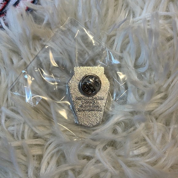 Marvel Collectors Corps Spider-Man Patch & Pin set New Sealed - Picture 5 of 5